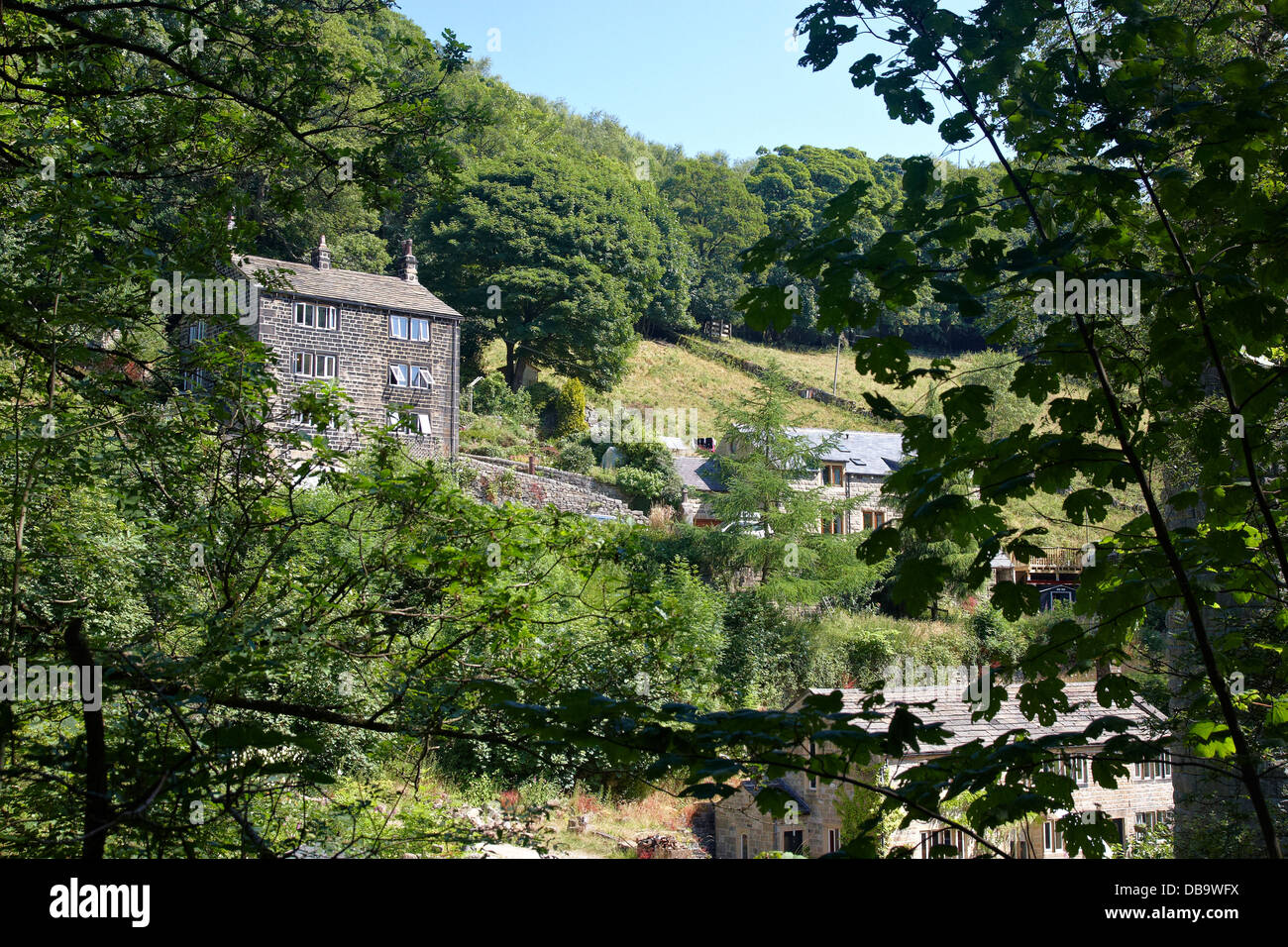 Häuser in Calder Tal, Yorkshire zwischen Hebden Bridge und Heptonstall. Stockfoto