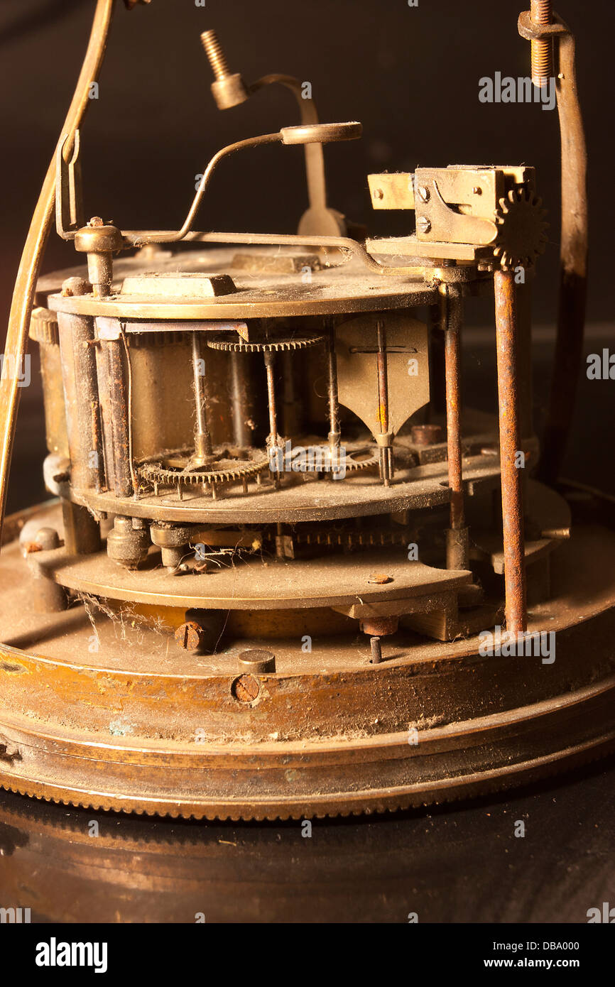 Antike Uhr, englischen viktorianischen zeigt die Seite-Mechanismus Stockfoto