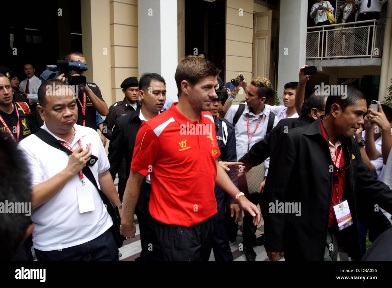 Bangkok, Thailand. 26. Juli 2013. Steven Gerrard kam am Siriraj Hospital, ihre Majestäten der König und Königin von Thailand zu würdigen. Liverpool FC Ankunft in Bangkok, wie sie geplant sind, um ein Fußball-Freundschaftsspiel gegen Thailand am 28. Juli im Rahmen der pre-Season-Team-Tour zu spielen. Bildnachweis: Piti A Sahakorn/Alamy Live-Nachrichten Stockfoto