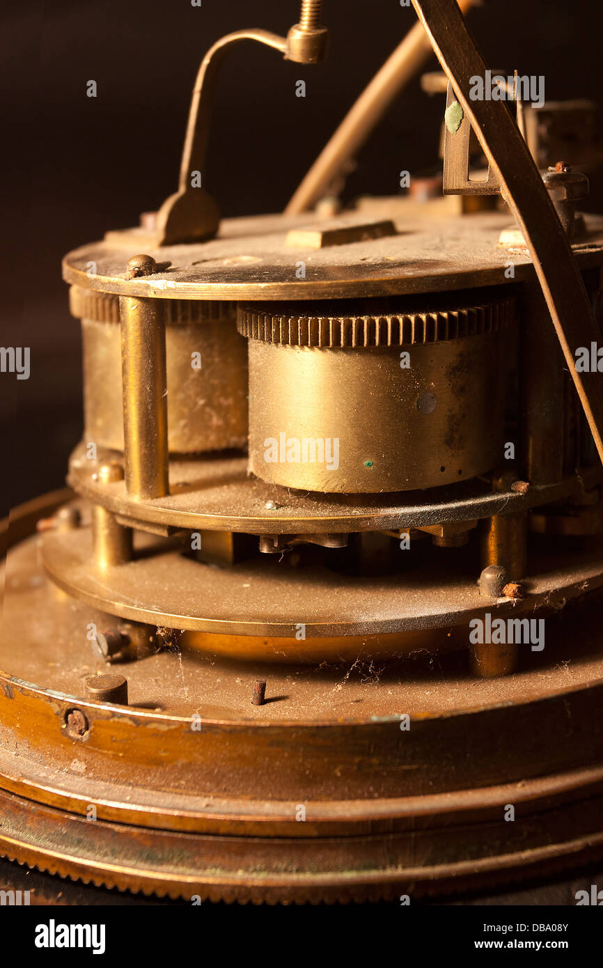 Antike Uhr, englischen viktorianischen zeigt die Seite-Mechanismus Stockfoto