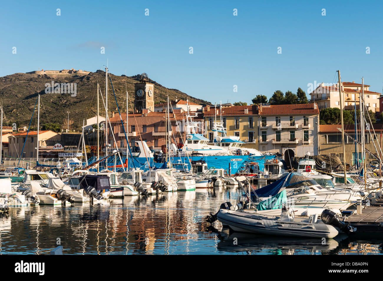 Blick über Port Vendres, Pyrénées-Orientales, Languedoc-Roussillon, Frankreich Stockfoto