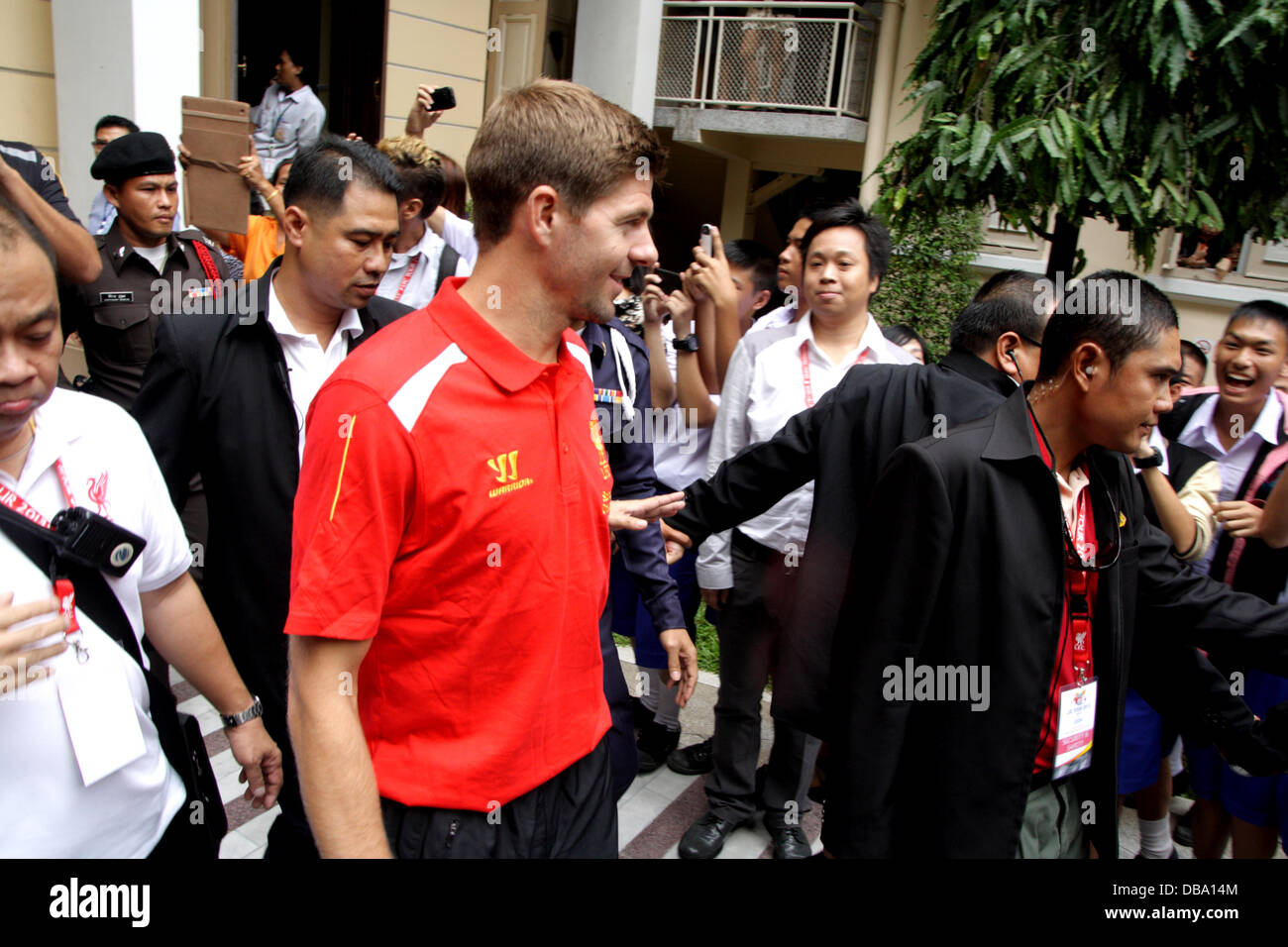 Bangkok, Thailand. 26. Juli 2013. Steven Gerrard kam am Siriraj Hospital, ihre Majestäten der König und Königin von Thailand zu würdigen. Liverpool FC Ankunft in Bangkok, wie sie geplant sind, um ein Fußball-Freundschaftsspiel gegen Thailand am 28. Juli im Rahmen der pre-Season-Team-Tour zu spielen. Bildnachweis: Piti A Sahakorn/Alamy Live-Nachrichten Stockfoto