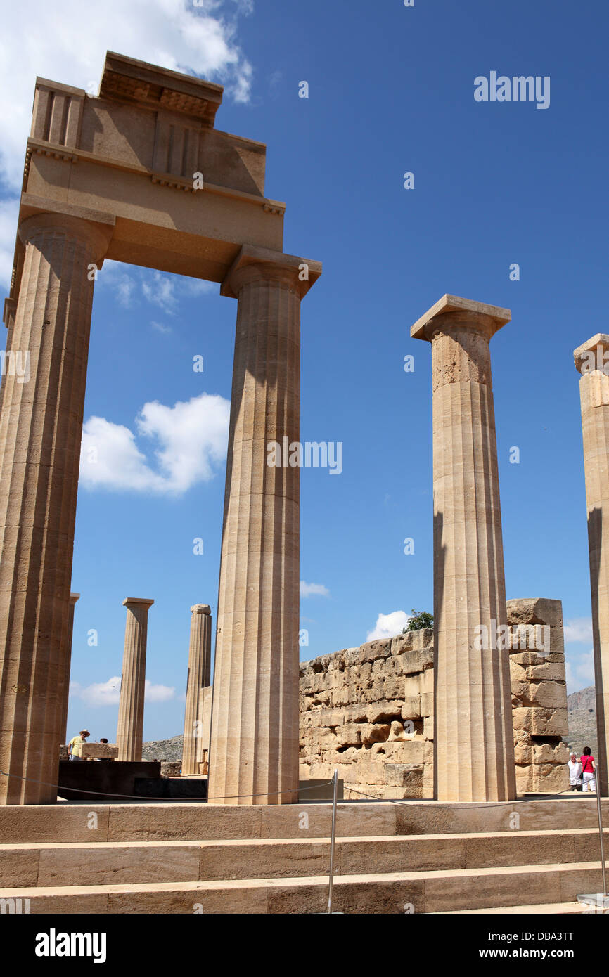 Der Athena Lindia Tempel auf der Akropolis von Lindos, Rhodos, Griechenland. Stockfoto