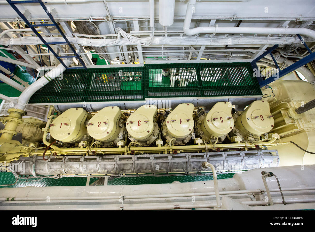 Der Maschinenraum auf dem russischen Forschungsschiff AkademiK Sergey Vavilov. Stockfoto