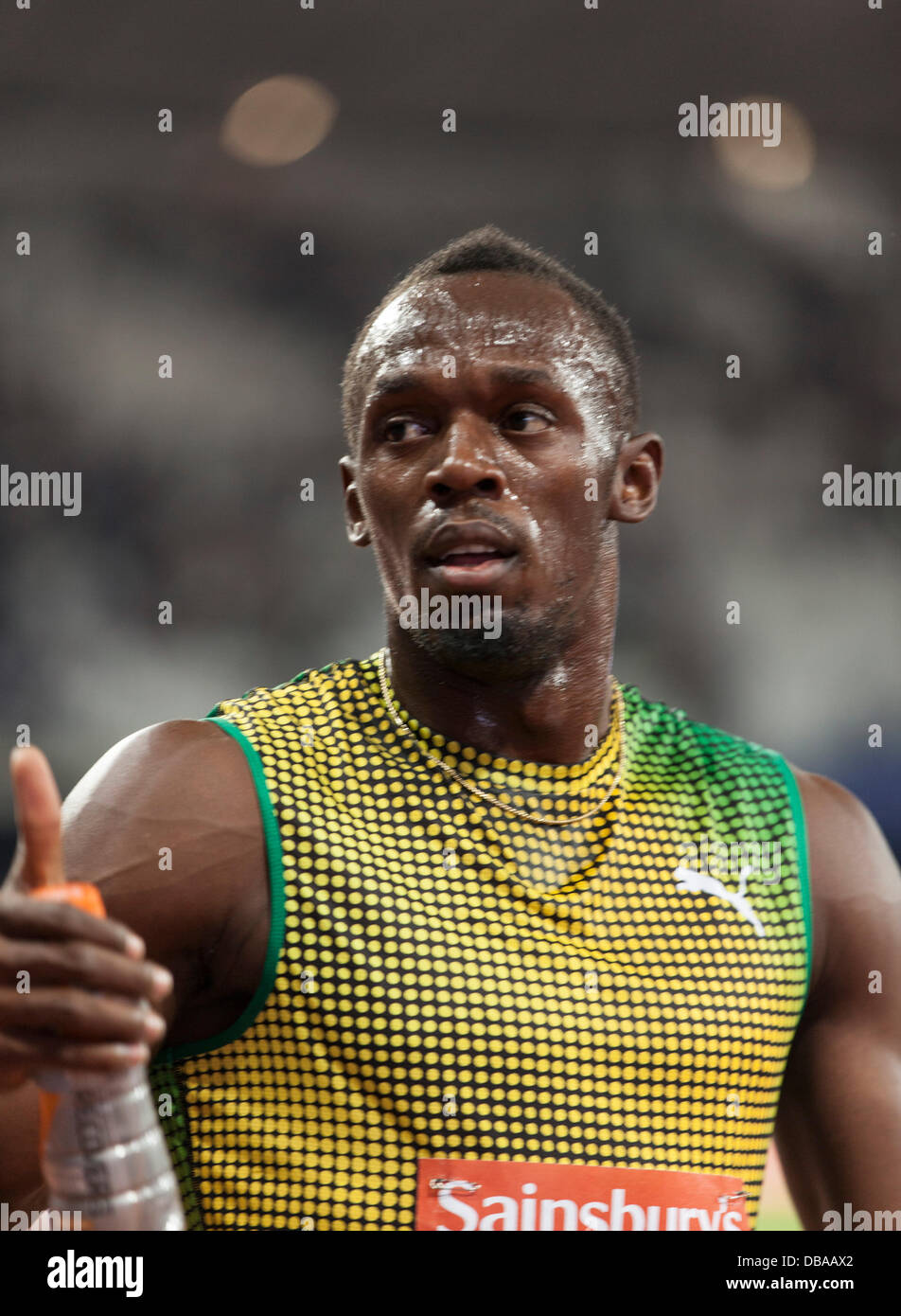 London, UK. 26. Juli, Usain Bolt gewinnt 100m Herren-Rennen bei den Diamond-League-Spiele erreicht Usain Bolt Saison am besten bei 9,85 Sekunden, Geburtstag Spiele britischen Leichtathletik, London. 2013. Foto: Credit: Rebecca Andrews/Alamy Live-Nachrichten Stockfoto