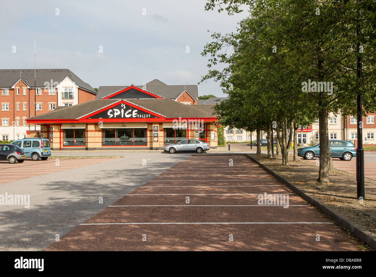 Indian Restaurant Spice Valley und leeren Parkplatz am Bolton Valley Freizeit Park. Stockfoto