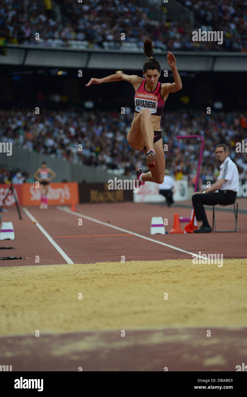 London, UK. 26. Juli 2013. Hanna Knyazheva Israels konkurriert in der Frauen Dreisprung an der London Jubiläum Spiele Diamond League Leichtathletik-Meeting, Juli 26. 2013 Credit: Martin Bateman/Alamy Live News Stockfoto