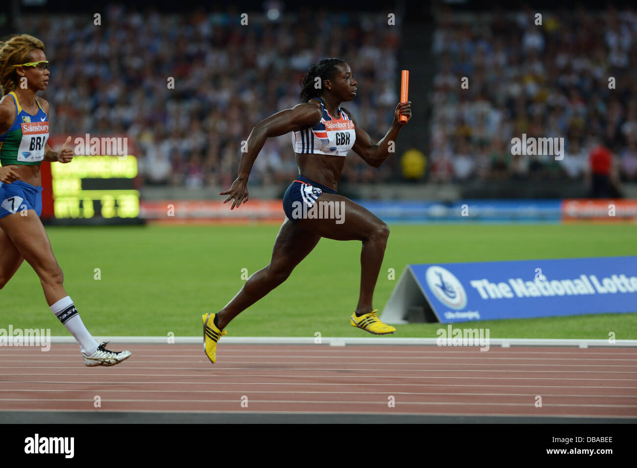 London, UK. 26. Juli 2013. Anyika Onuora hilft die GB Frauen 4 x 100-m-Team zum Sieg bei der London Jubiläum Spiele Diamond League Leichtathletik-Meeting, Juli 26. 2013 Credit: Martin Bateman/Alamy Live News Stockfoto