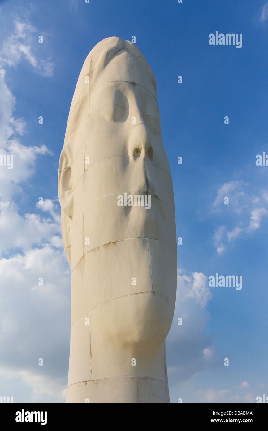 Traum, eine 20m hohe Skulptur in Bold Waldpark, Sutton Manor Zeche, St Helens, Merseyside, England. Stockfoto