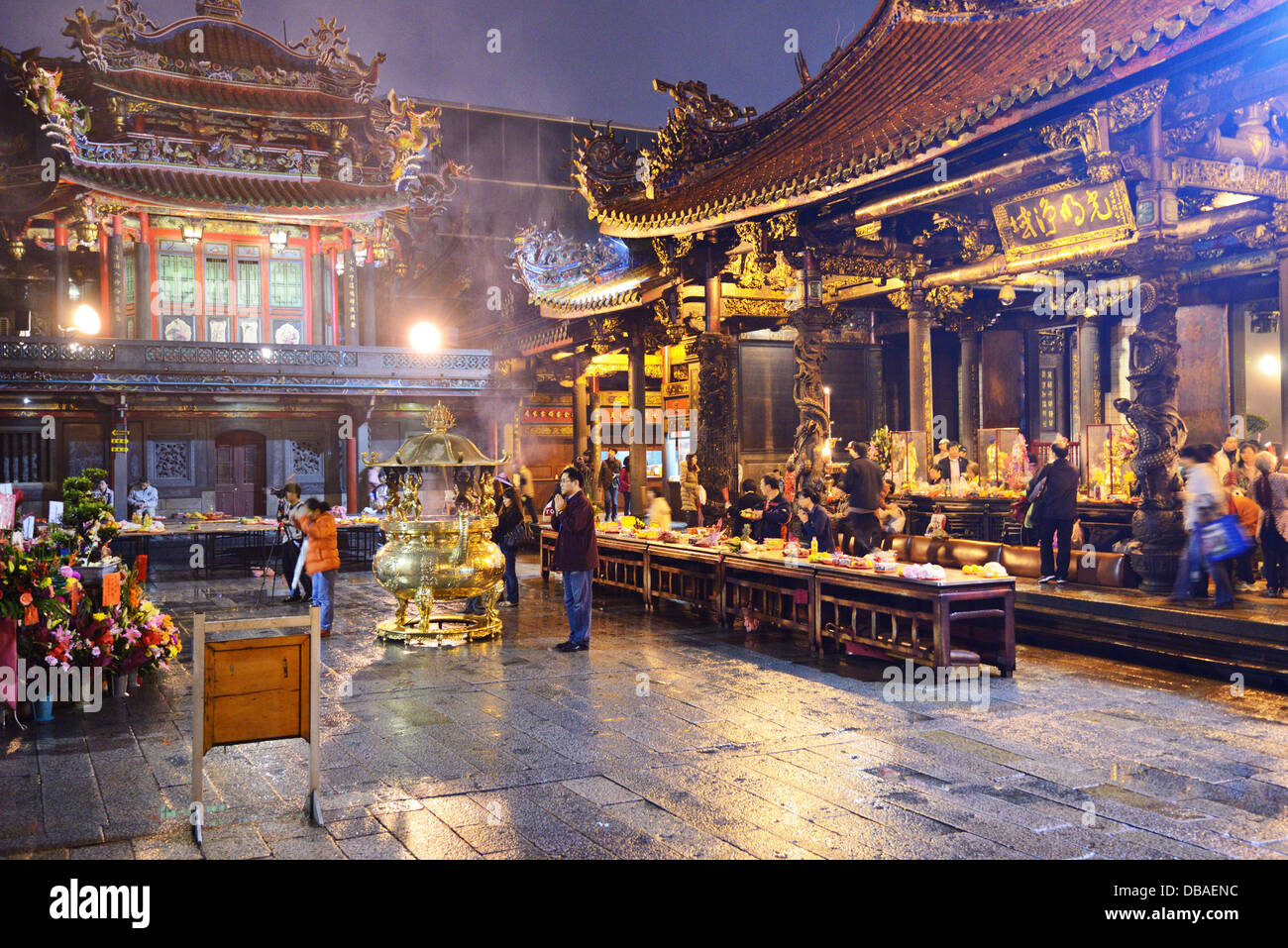 Taipei, Taiwan bei Longshan Tempel. Stockfoto