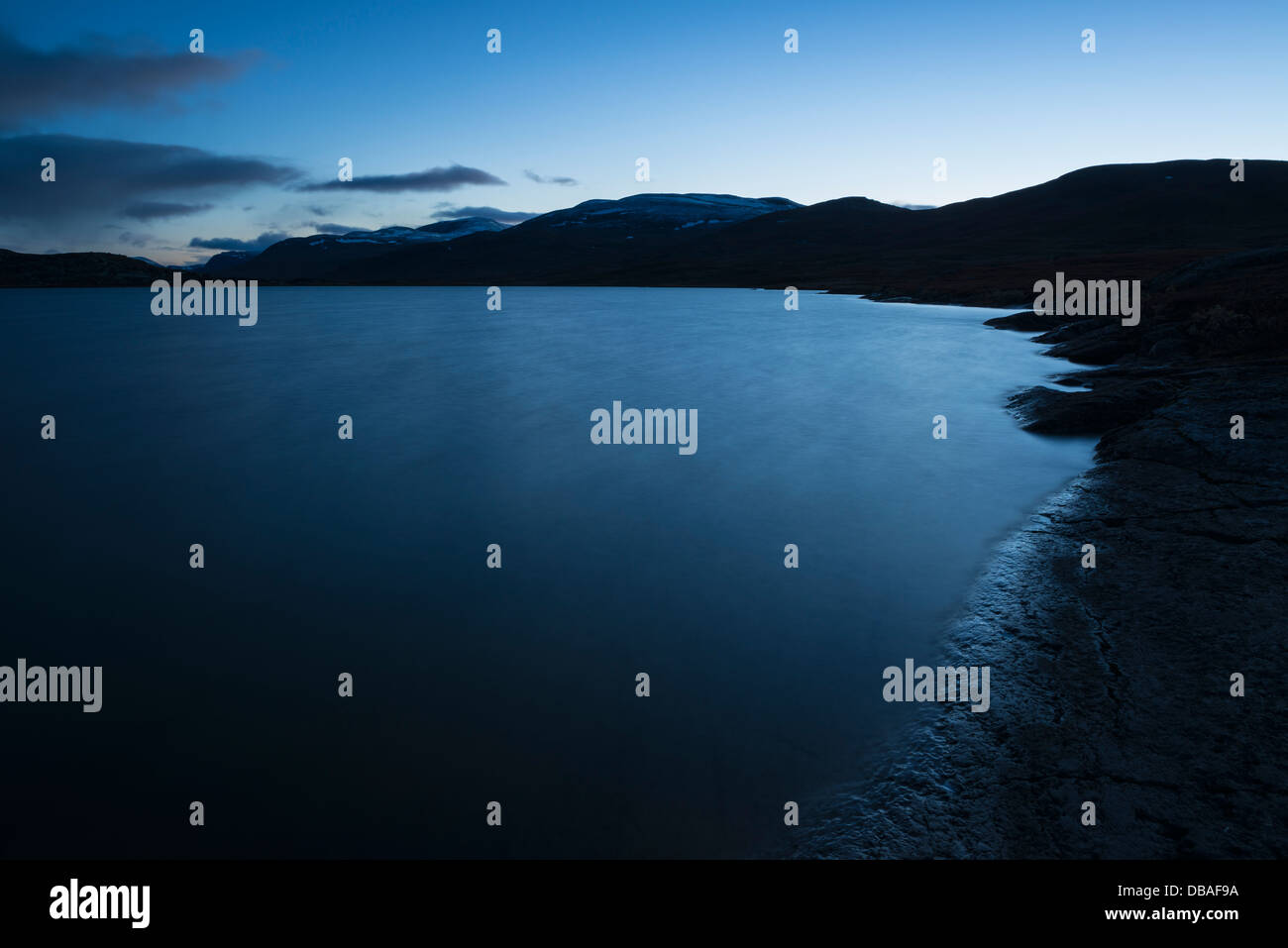 Dämmerung über See Radujavri entlang Kungsleden Lappland, Schweden Stockfoto