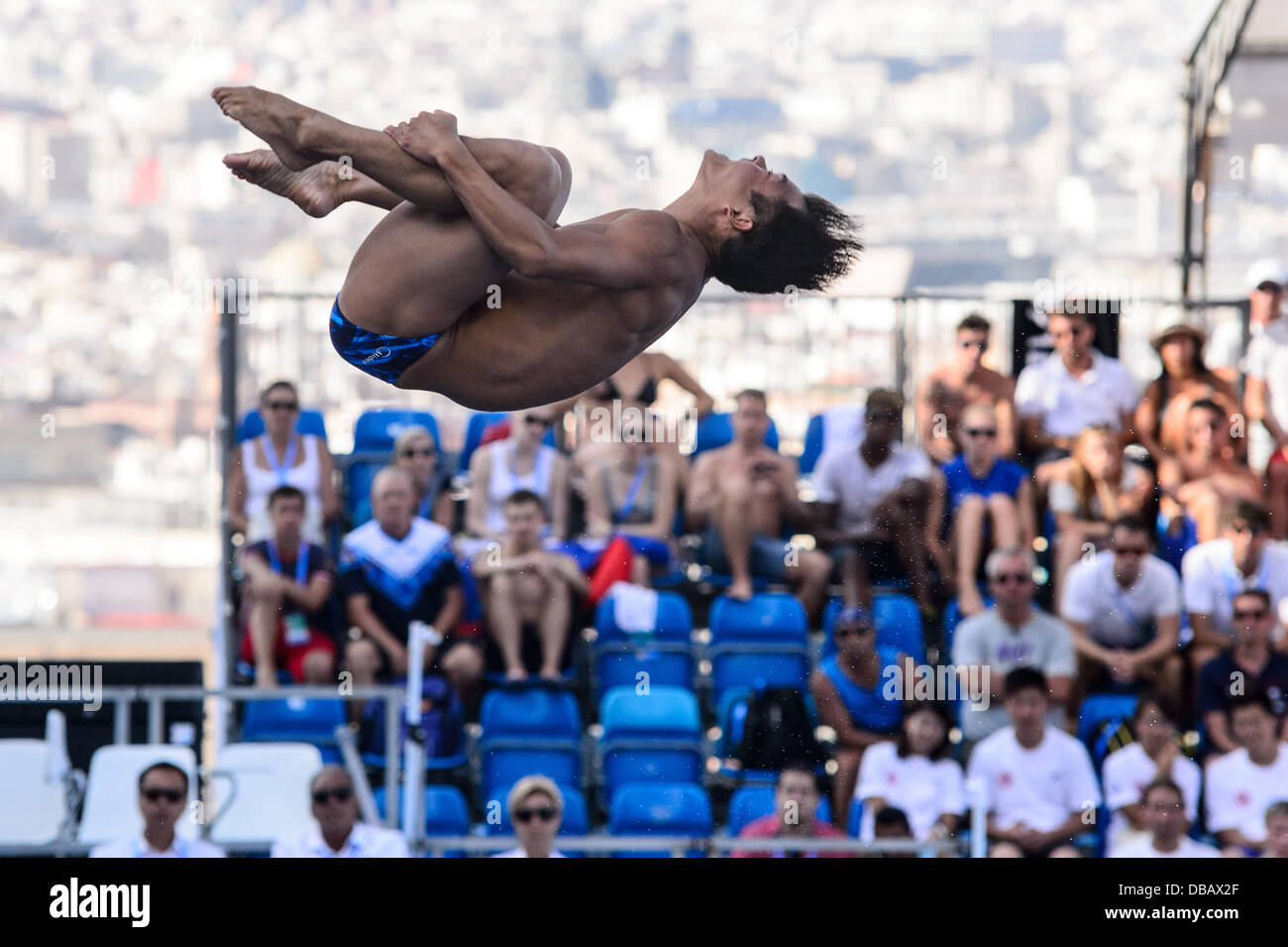 Barcelona, Spanien. 26. Juli 2013: Chinas Chong He konkurriert in der Männer 3-Meter-Sprungbrett Finale bei den 15. FINA Weltmeisterschaften in Barcelona. Bildnachweis: Matthi/Alamy Live-Nachrichten Stockfoto