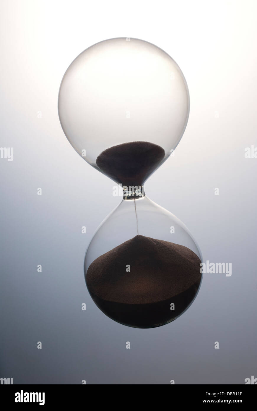 Stunde Glas Sand Timer läuft die Zeit davon Stockfoto