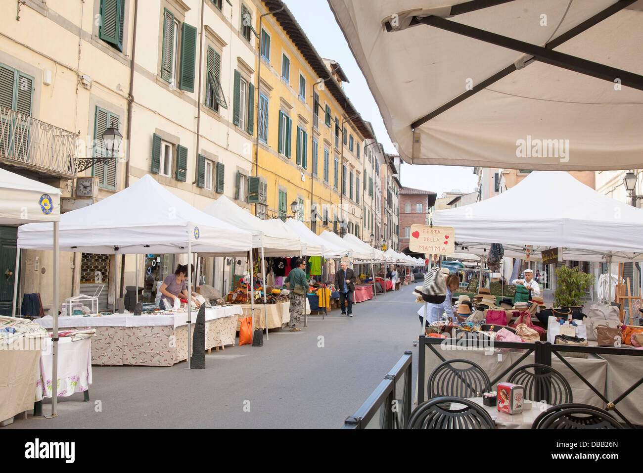 Markt in Via Guglielmo Oberdan Street; Pisa; Italien Stockfoto