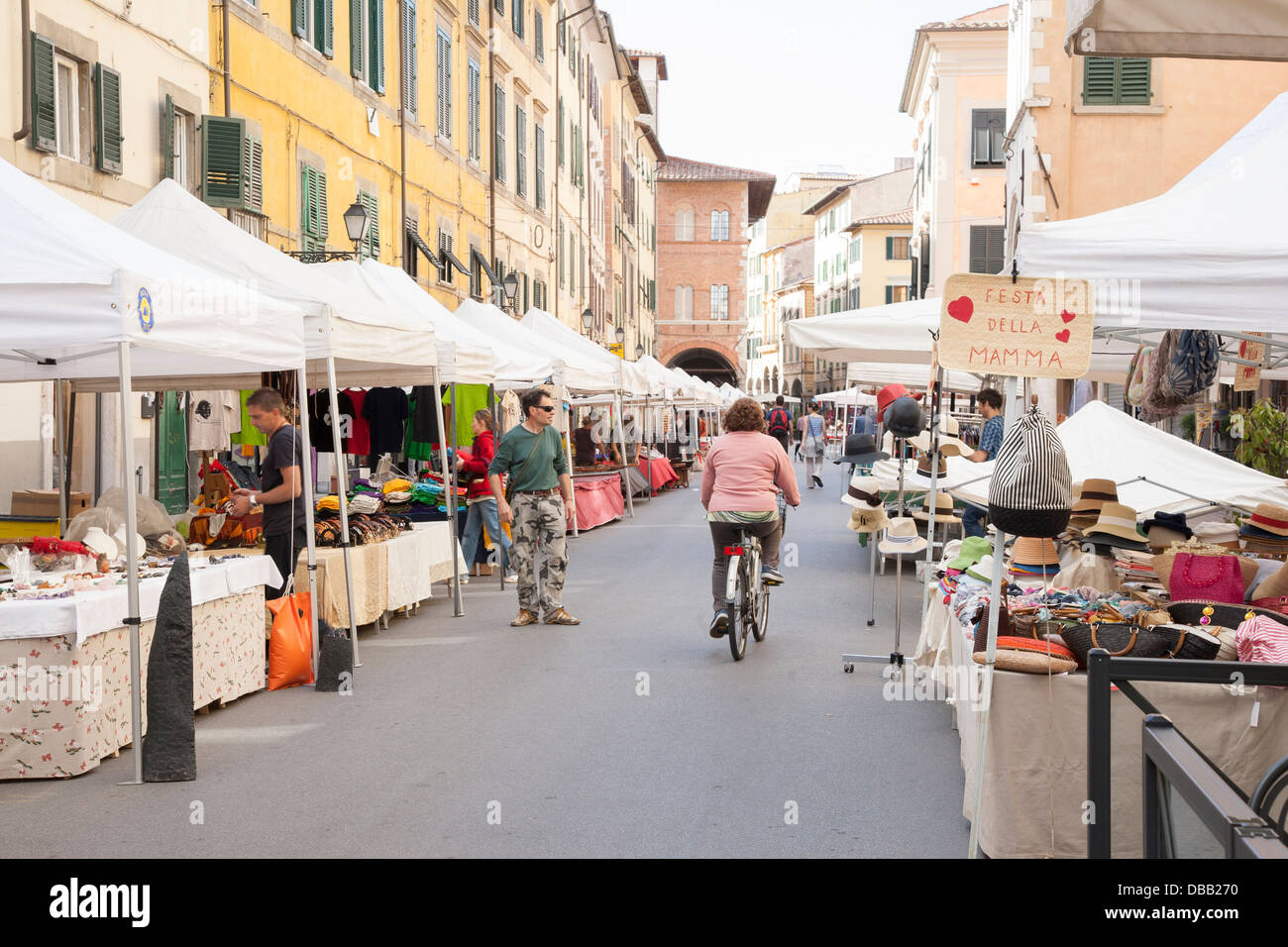 Markt in Via Guglielmo Oberdan Street; Pisa; Italien Stockfoto