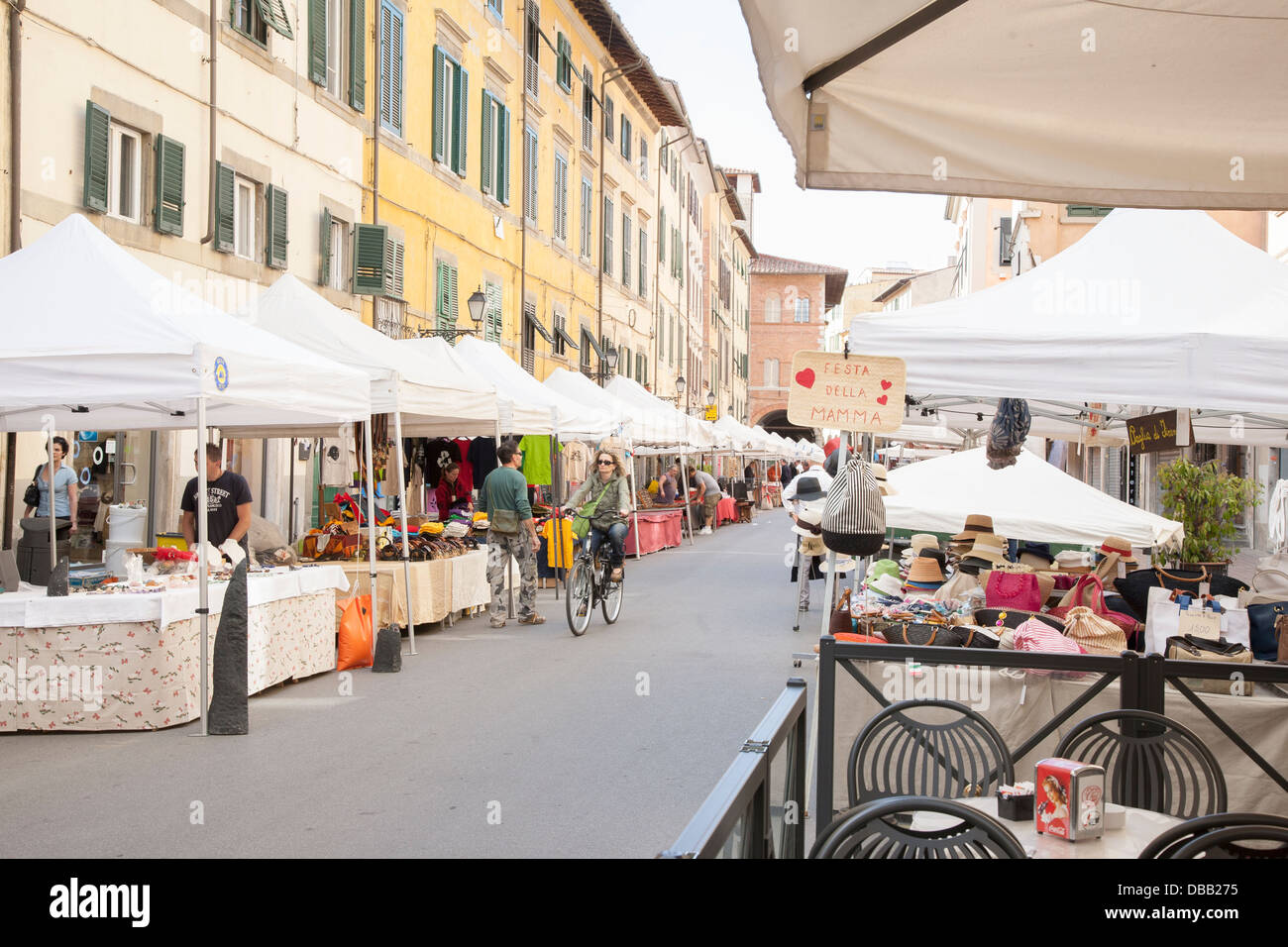 Markt in Via Guglielmo Oberdan Street; Pisa; Italien Stockfoto