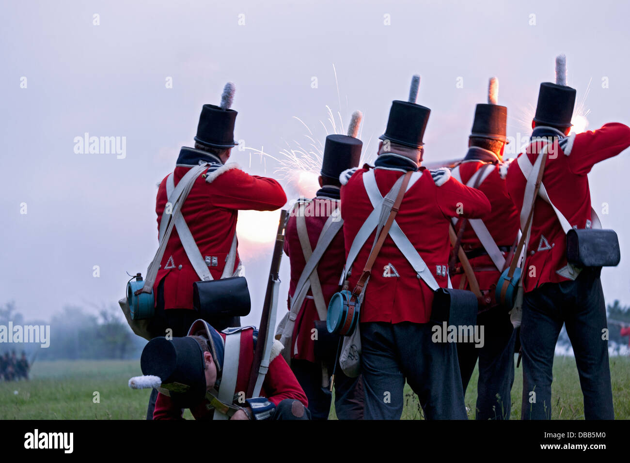 Kanada, Ontario, Stoney Creek, Krieg von 1812, Schlacht von Stoney Creek, britische Truppen feuern Musketen Stockfoto