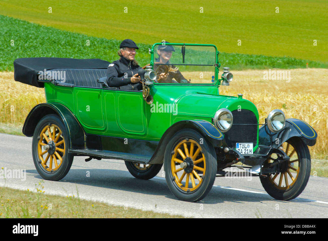 Oldtimer-Rallye für mindestens 80 Jahre alten Oldtimer mit K.R.I.T Tourenwagen, gebaut im Jahr 1914 Stockfoto