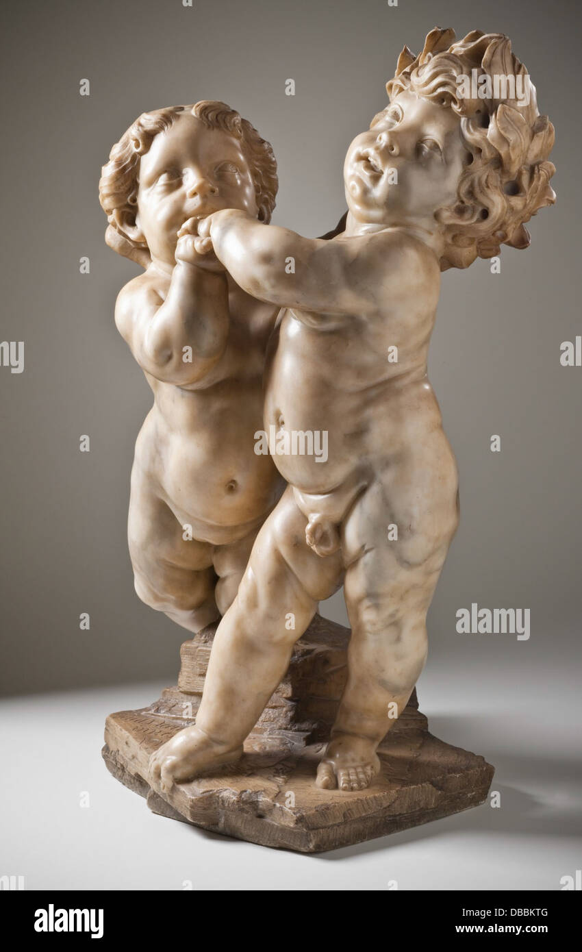 Ein geflügeltes weibliches Genie, das einen Putto mit einem Lorbeerkranz krönt, das Sieg und göttliche Gunst symbolisiert und in klassischem, neoklassizistischem Stil dargestellt wird. Stockfoto Ein geflügeltes weibliches Genie, das einen Putto mit einem Lorbeerkranz krönt, das Sieg und göttliche Gunst symbolisiert und in klassischem, neoklassizistischem Stil dargestellt wird. Stockfoto