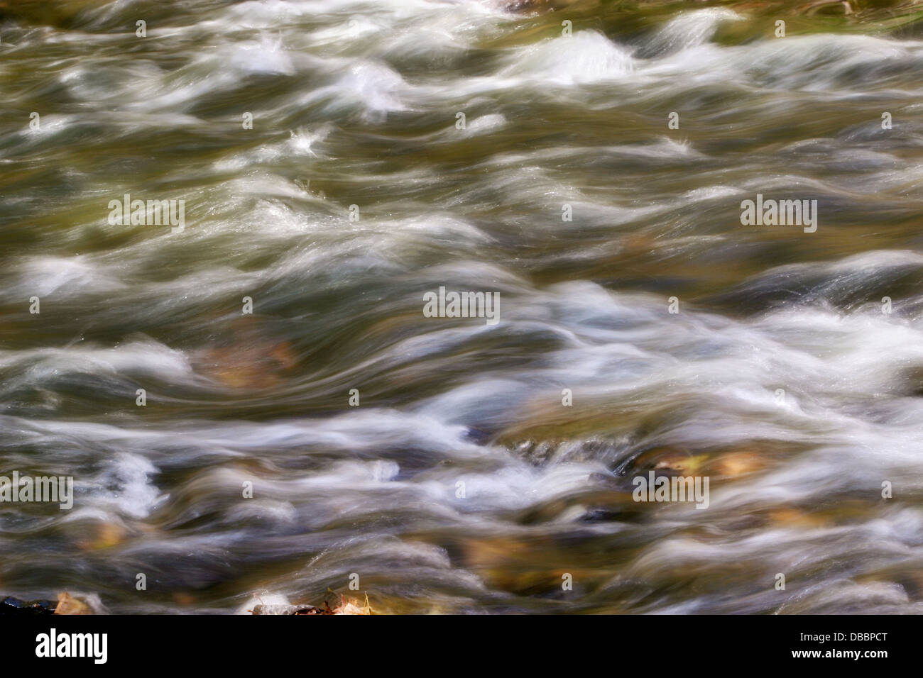 Bewegungsunschärfe verleiht dieser rauschenden Wasser ein Pinsel Schlaganfall auftritt, Caesar Creek, südwestlichen Ohio, USA Stockfoto