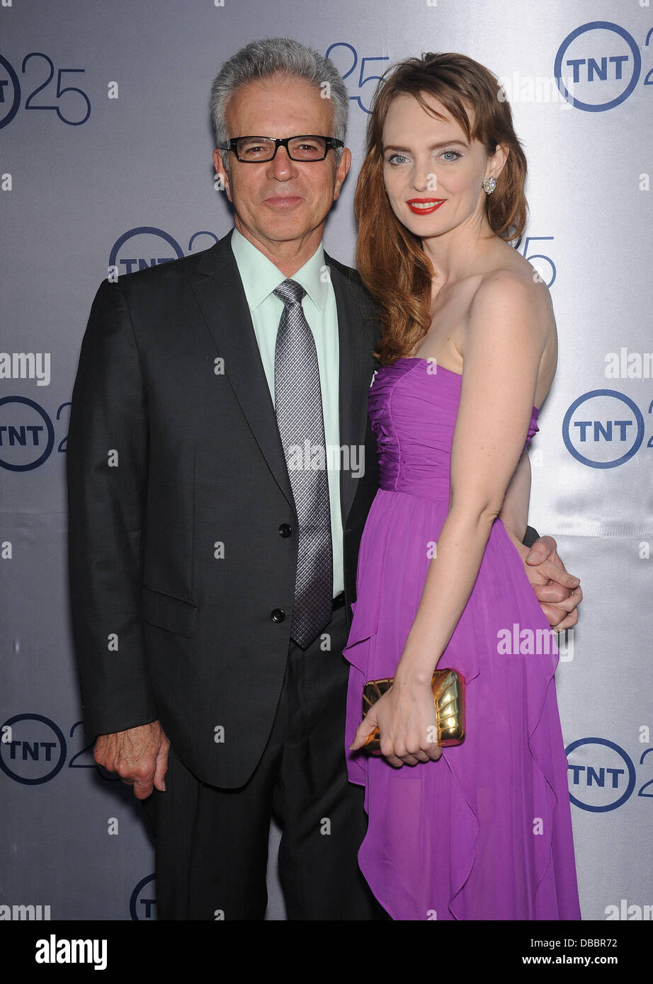 24. Juli 2013 kommt - Beverly Hills, Kalifornien, USA - Tony Denison & Melissa Biethan für TNT 25. Jubiläums-Party im TheBeverly Hilton Hotel. (Kredit-Bild: © Lisa O'Connor/ZUMAPRESS.com) Stockfoto