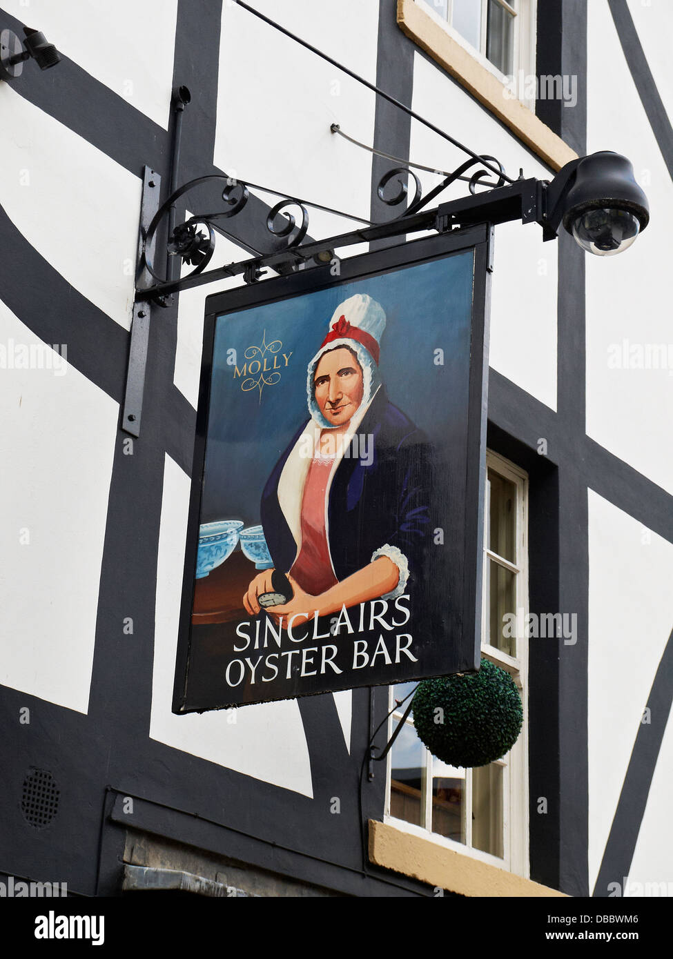 Molly, wie es bei Sinclairs Oyster Bar Pub Schild in Manchester UK verwendet wird Stockfoto