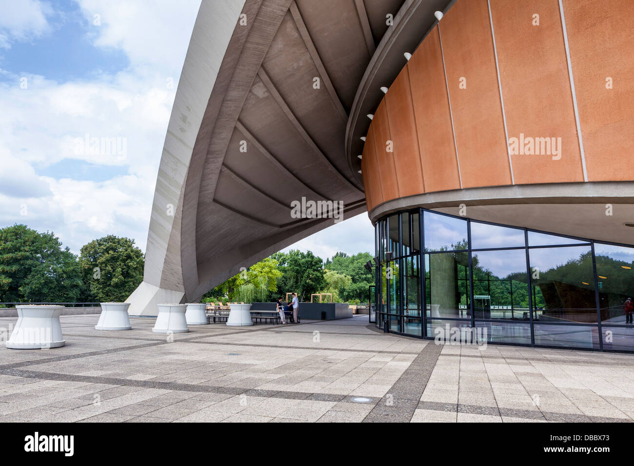Blick auf die oberste Ebene und das Dach des HKW Concert Hall und der Ausstellung Mitte, Tiergarten, Berlin Stockfoto