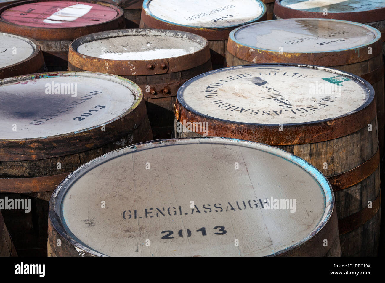 Stapel von Whisky Fässern, Alte, Holz, Holz-, Malz, Vintage, Whiskey, eiche Glenglassaugh Brennerei Visitor Centre, Banffshire, Grampian Schottland Großbritannien Stockfoto