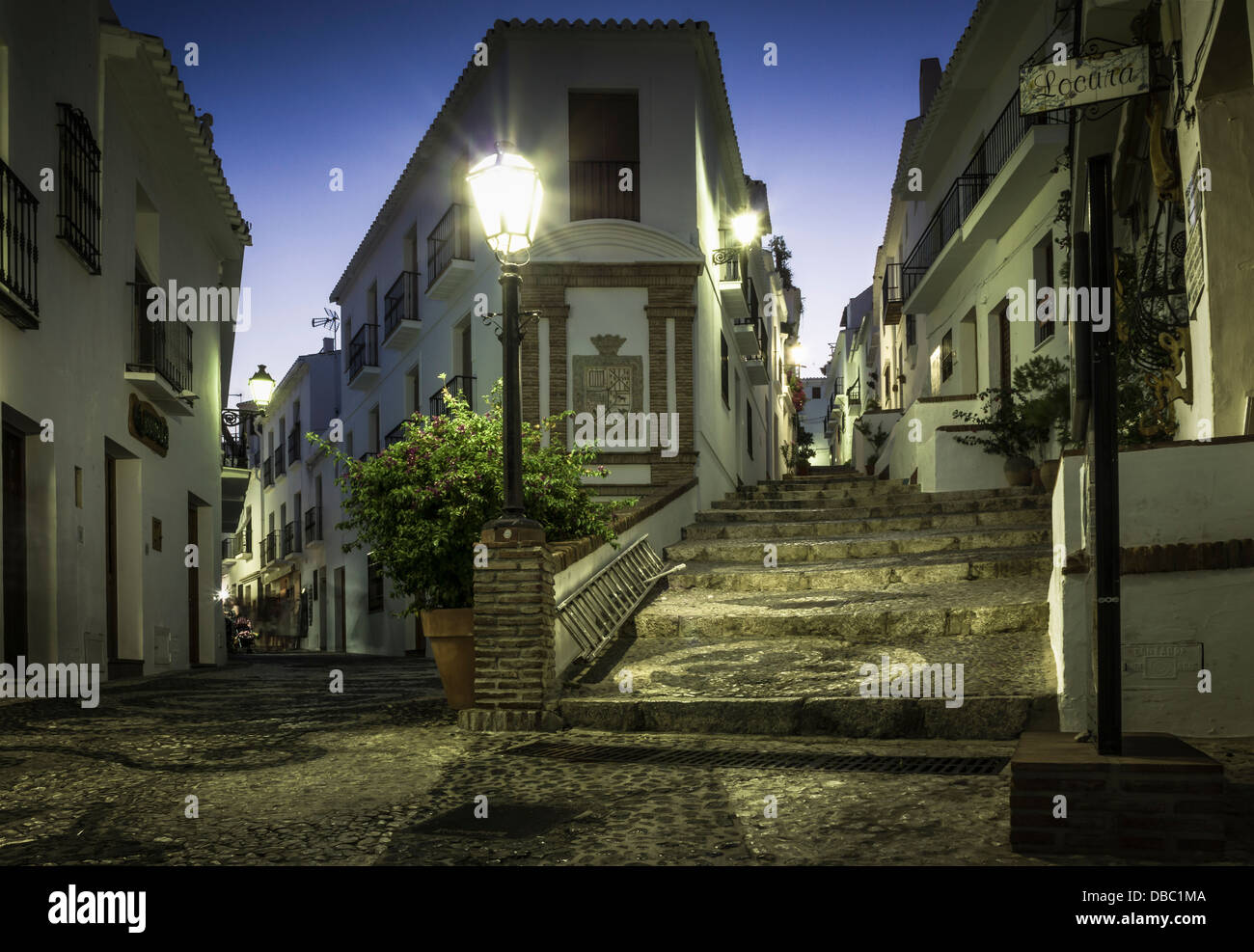 Frigiliana Straße bei Nacht Stockfoto