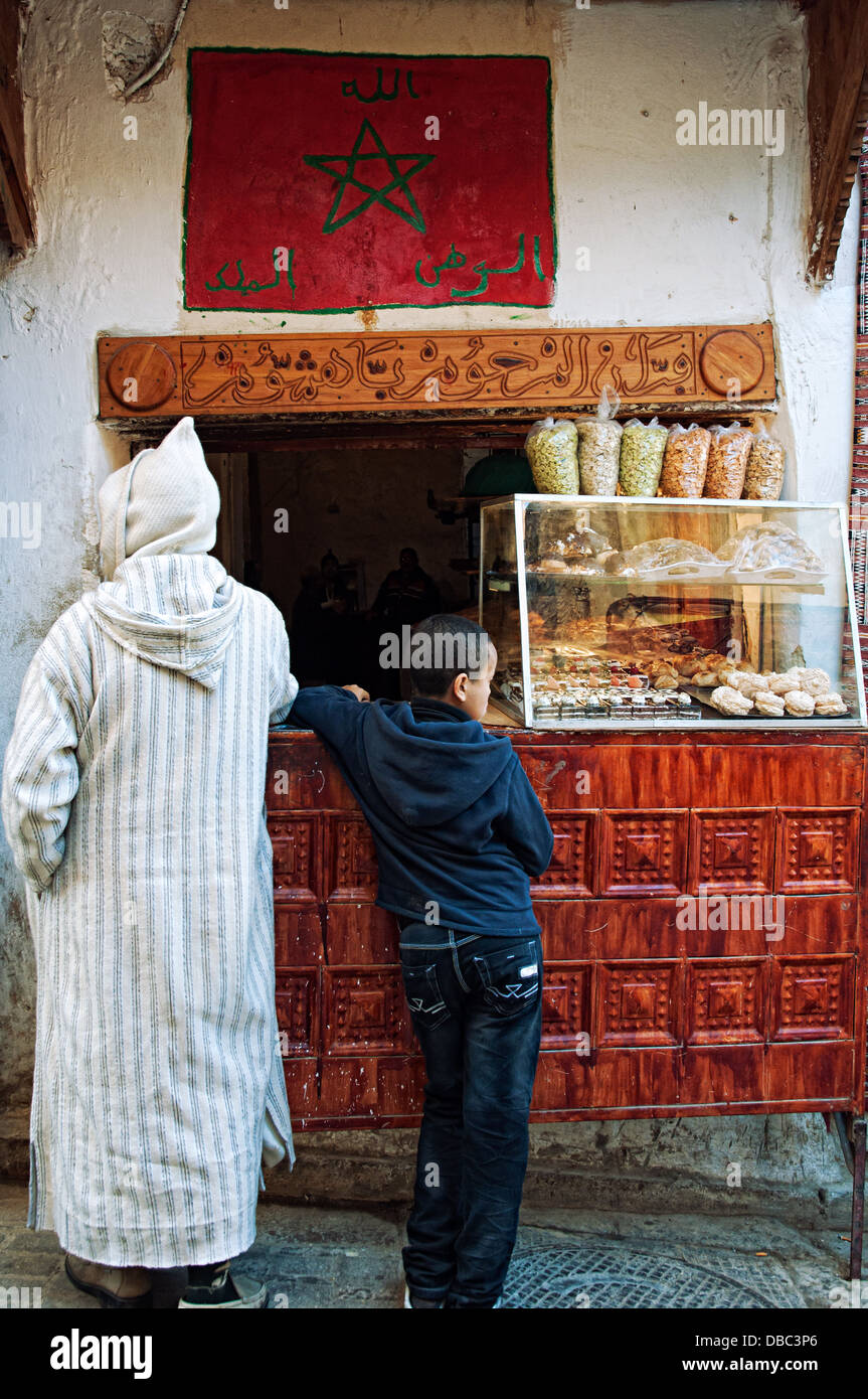 Konditorei in der Medina von Fes. Fes el Bali, Kaiserstadt, Marokko Stockfoto