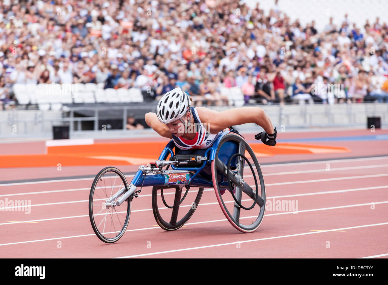 London, UK. 28. Juli 2013. Doppelte Paralympic-Sieger Hannah Cockroft 100m Damen T34 Finale gewinnt, gewinnt Hannah Cockroft bei Sainsbury's International Para Challenge in London. Foto: Credit: Rebecca Andrews/Alamy Live-Nachrichten Stockfoto