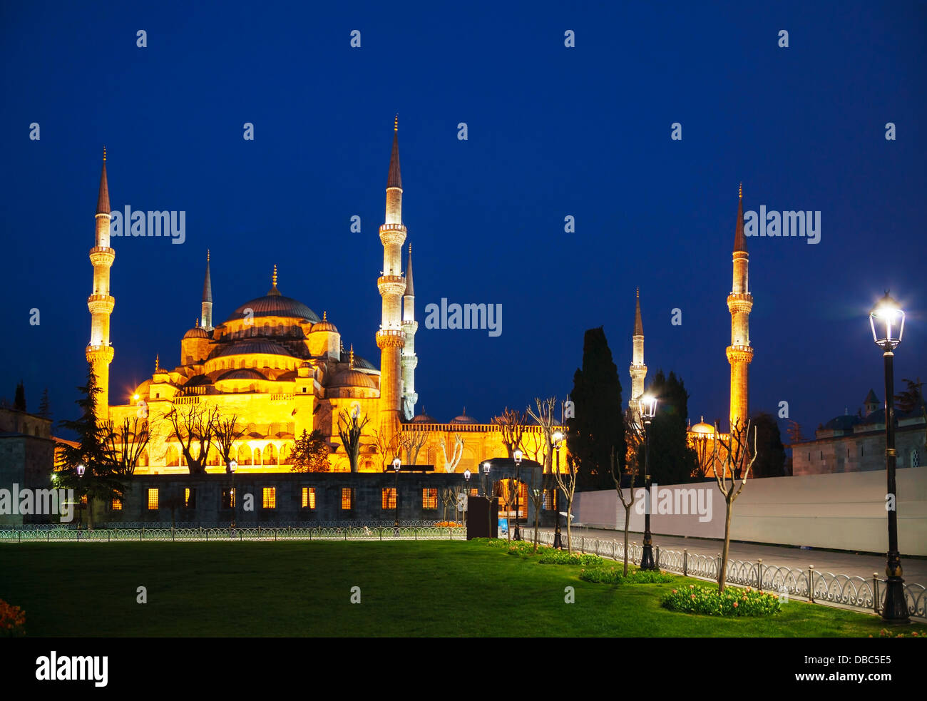 Sultan Ahmed Mosque (blaue Moschee) in Istanbul in den frühen Morgenstunden Stockfoto