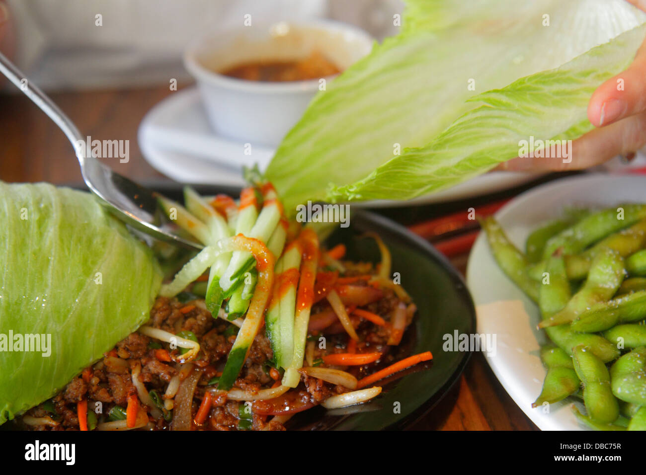 Fort Ft. Lauderdale Florida, Pei Wei Asian Diner, Restaurant Restaurants Essen Essen Essen Cafe Cafés, Küche, Essen, Edamame, unreife Sojabohnen, Teller, Gericht, Koreanisch Stockfoto