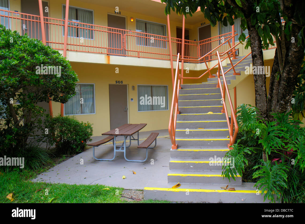 Fort Ft. Lauderdale Florida, Days Inn Bahia Cabana, Motel, Hotel, Gästezimmer, Türen, Budget, Treppen, Treppenhaus, Blick auf FL130720041 Stockfoto