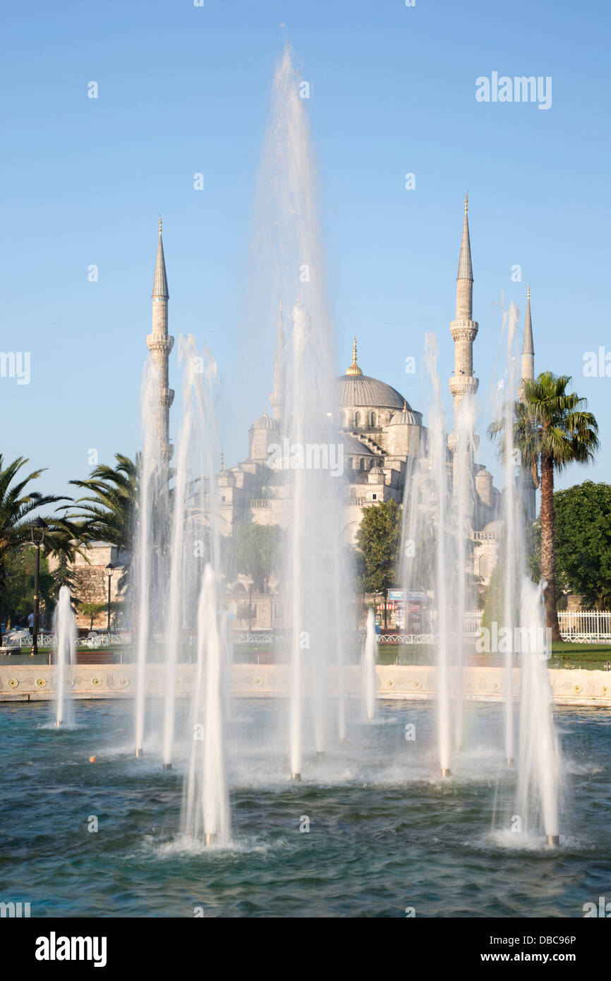 Blaue Moschee und Park Brunnen in Istanbul, Türkei Stockfoto