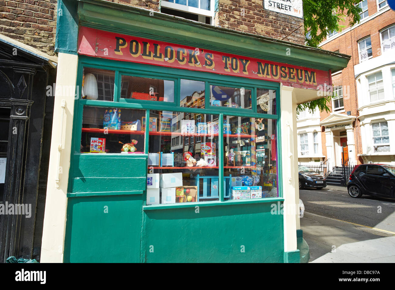 Pollocks Spielzeugmuseum Scala Street London UK Stockfoto