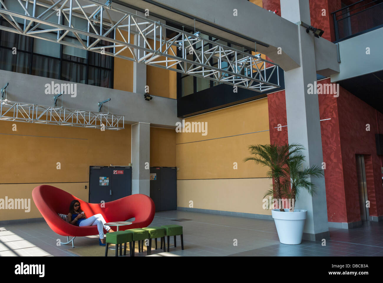 Marseille, Frankreich, renoviert, Interior Design, 'Friches de la Belle de Mai', alte Fabrikgebäude, umgebaute Hightech-Büros Stockfoto