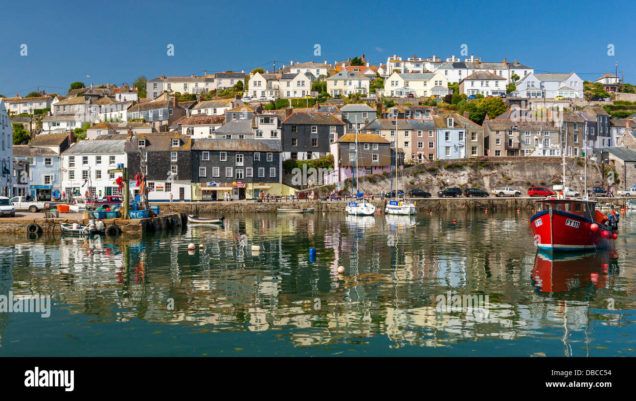 Segelyacht im Hafen, Mevagissey, Cornwall, England, Vereinigtes Königreich Stockfoto