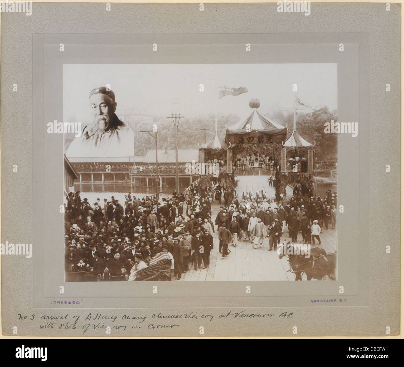 Nr. 3 Ankunft von Li Hung Chang, chinesischen Vizekönig, in Vancouver BC, mit Foto des Vizekönigs in Ecke (HS85-10-8782) Stockfoto