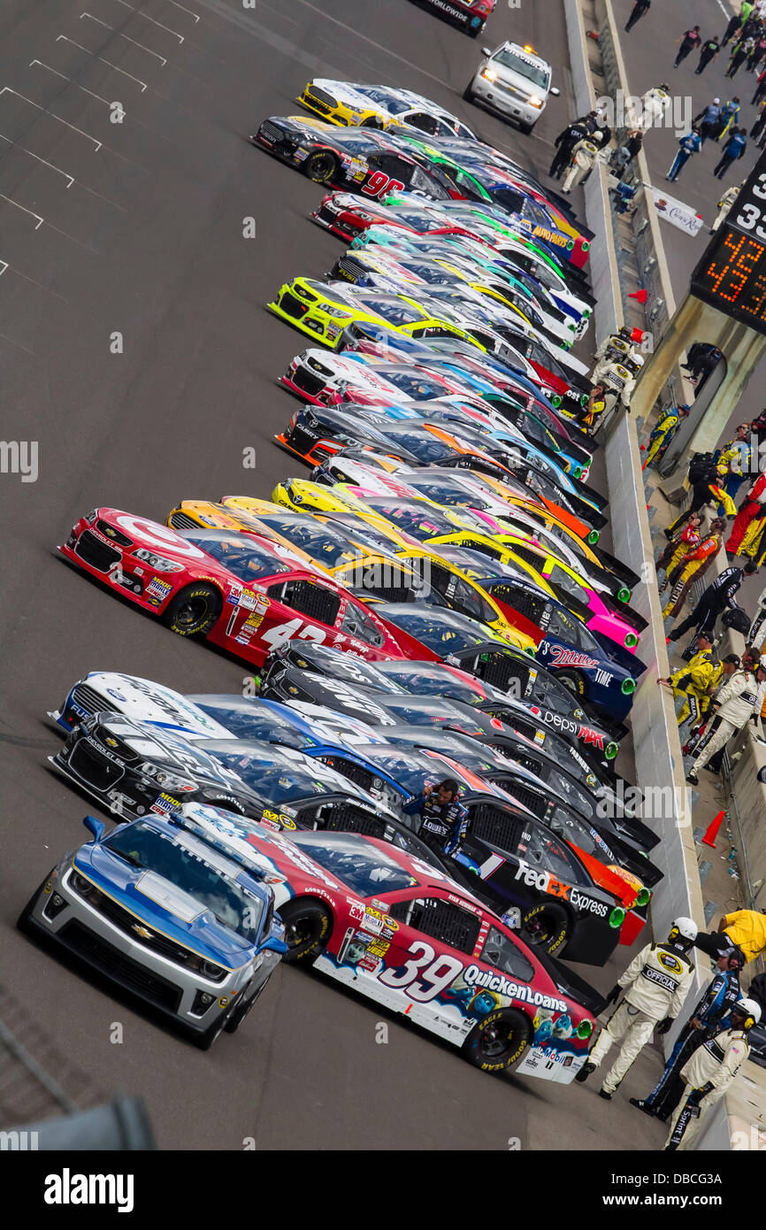 Indianapolis, IN, USA. 28. Juli 2013.die NASCAR Sprint Cup Teams nehmen an der Strecke für die Crown Royal präsentiert die Samuel Taten 400-Rennen auf dem Indianapolis Motor Speedway in Indianapolis, Zoll-Credit: Cal Sport Media/Alamy Live News Stockfoto