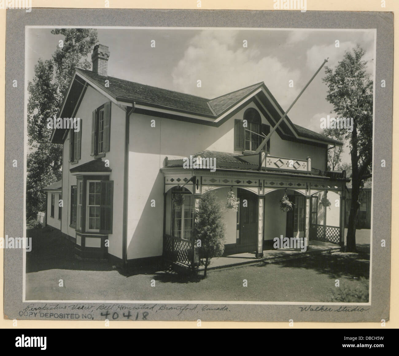 Ein perspektivischer Blick auf das Bell Homestead in Brantford, Kanada, dem Geburtsort des Telefons, zeigt seine historische und architektonische Bedeutung. Stockfoto