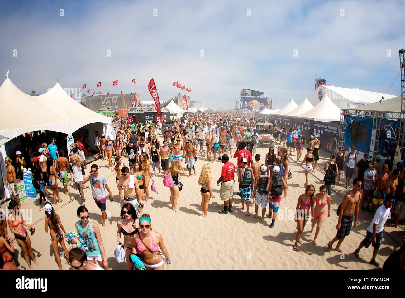 Huntington Beach, CA, USA. 28. Juli 2013. 28. Juli 2013: Das Publikum bei den Vans uns Open of Surfing-Wettbewerb findet am Huntington Beach, CA. Credit: Csm/Alamy Live-Nachrichten Stockfoto