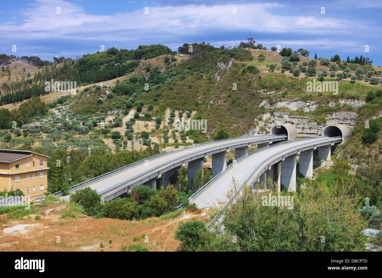 Autobahnruine - Autobahnbrücke bis nirgendwo 01 Stockfoto