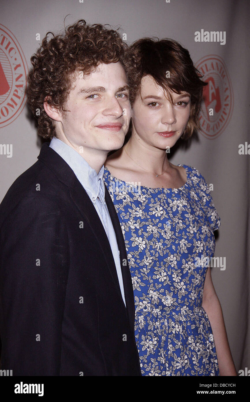 Ben Rosenfield und Carey Mulligan Öffnung Nacht der Atlantic Theater Company Produktion "Durch A Glass Darkly" am New York Theatre Workshop - Party New York City, USA - 06.06.11 Stockfoto