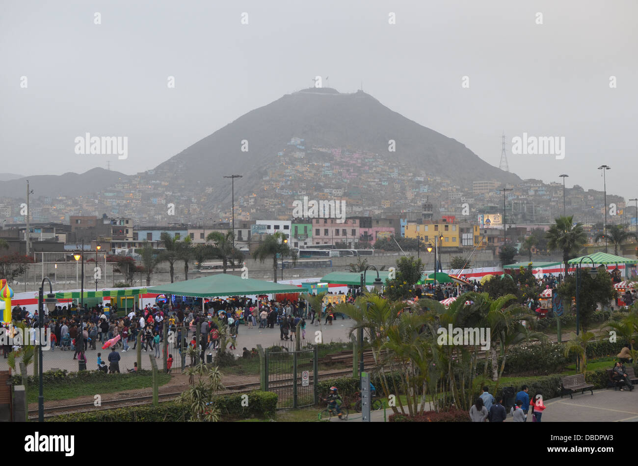 Bunte Gehäuse auf den Cerro San Cristobal, Lima, Peru Stockfoto