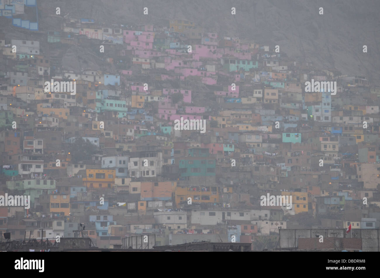 Bunte Gehäuse auf den Cerro San Cristobal, Lima, Peru Stockfoto