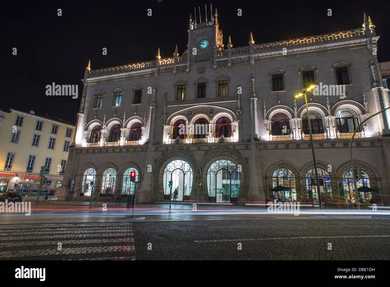 Fassade des Rossio-Bahnhofs in der Baixa, Lissabon, Portugal Stockfoto