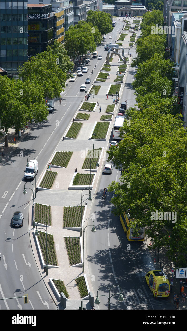Die neu gestaltete Tauentzienstraße (Straße) ist vom Kaiser-Wilhelm-Gedächtniskirche Tower City-West in Berlin, Deutschland, 24. Juli 2013 abgebildet. Foto: Rainer Jensen Stockfoto