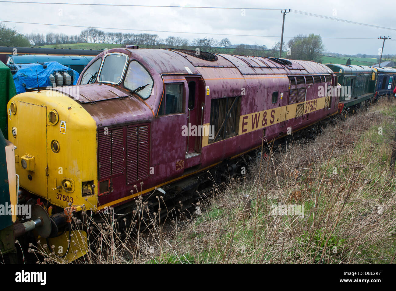Verschrotteten Diesellokomotiven wartet auf Restaurierung am Barrow Hill Lokschuppen, Chesterfield, Derbyshire Stockfoto