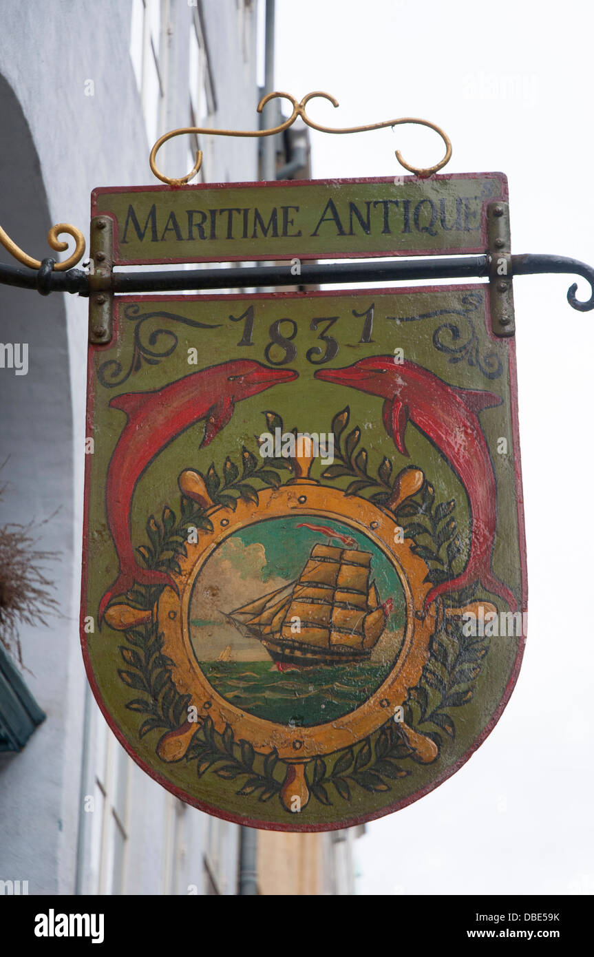 Dänemark. Kopenhagen. Nyhavn. Shop für ein Antiquitätengeschäft. Stockfoto